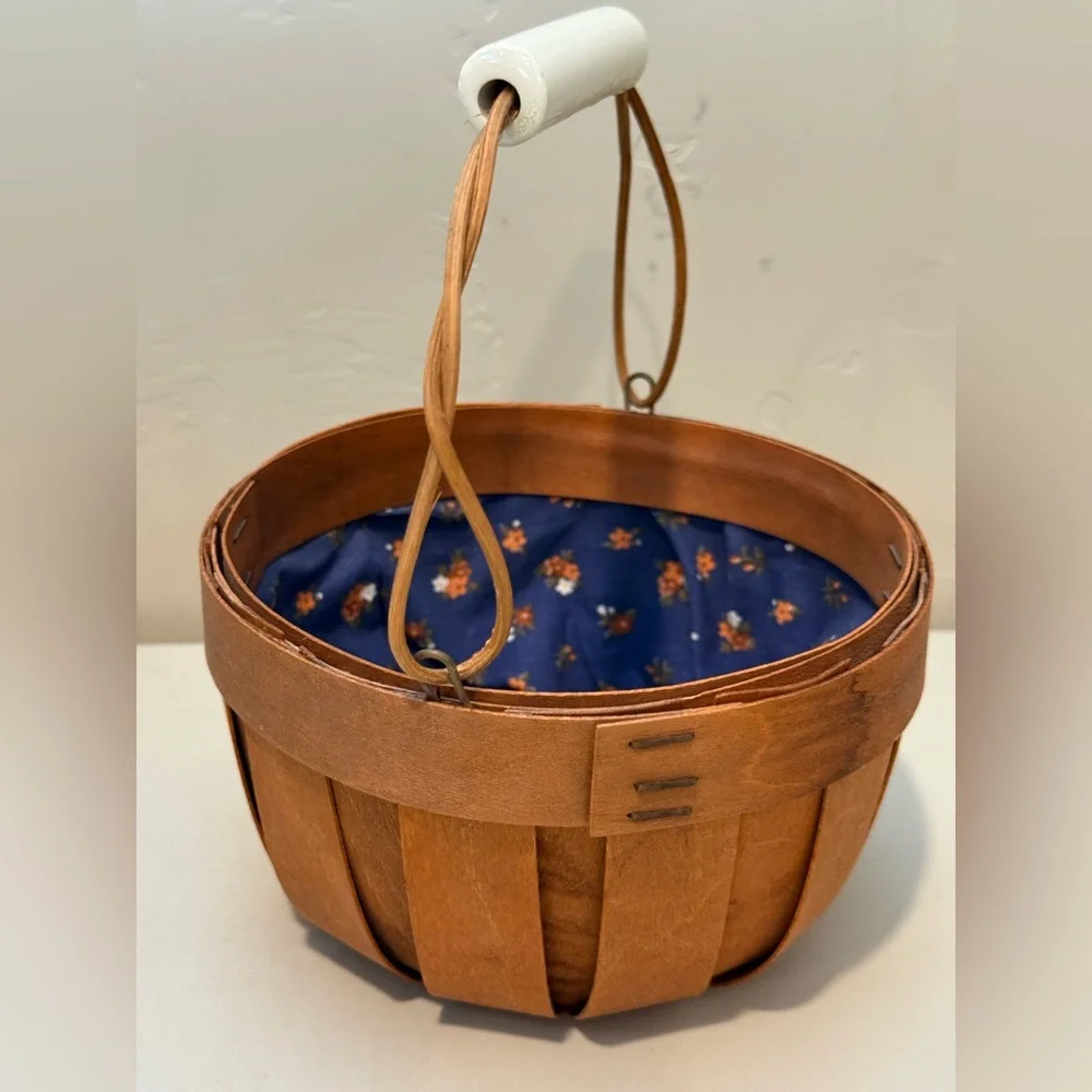 Vintage Small Basket with Handle round Blue Floral Liner 8”H 6”W‎